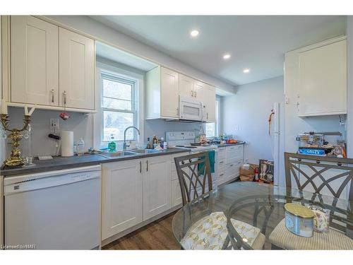 5412 Houck Drive, Niagara Falls, ON - Indoor Photo Showing Kitchen