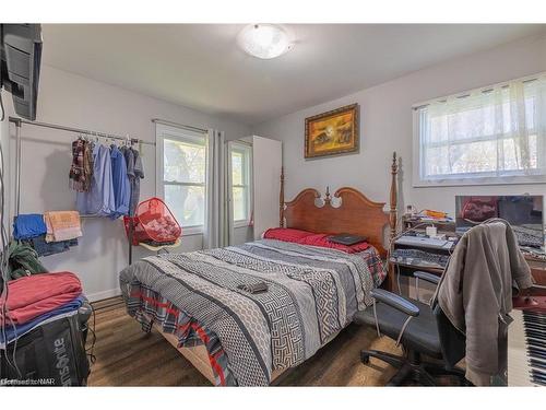 5412 Houck Drive, Niagara Falls, ON - Indoor Photo Showing Bedroom