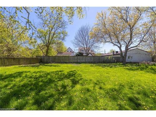 5412 Houck Drive, Niagara Falls, ON - Outdoor With Backyard