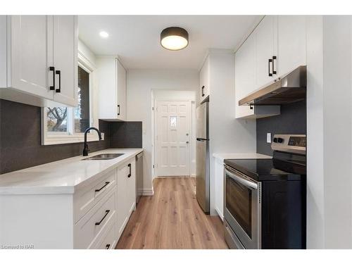 Main-125 Meredith Drive, St. Catharines, ON - Indoor Photo Showing Kitchen With Double Sink