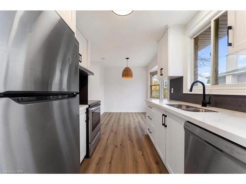 Main-125 Meredith Drive, St. Catharines, ON - Indoor Photo Showing Kitchen With Double Sink