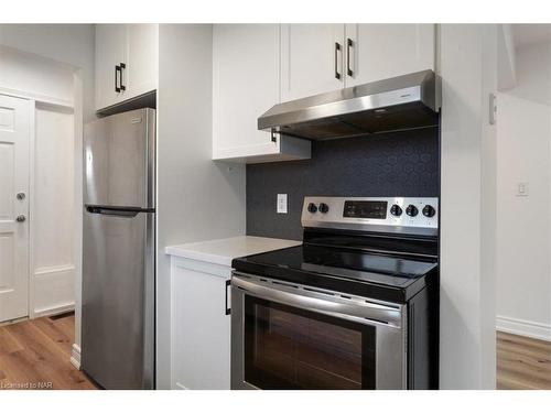 Main-125 Meredith Drive, St. Catharines, ON - Indoor Photo Showing Kitchen