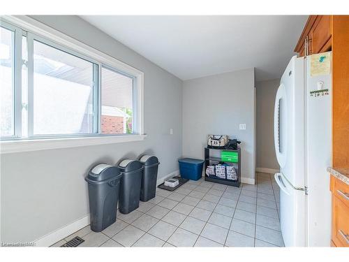 6791 O'Neil Street, Niagara Falls, ON - Indoor Photo Showing Other Room