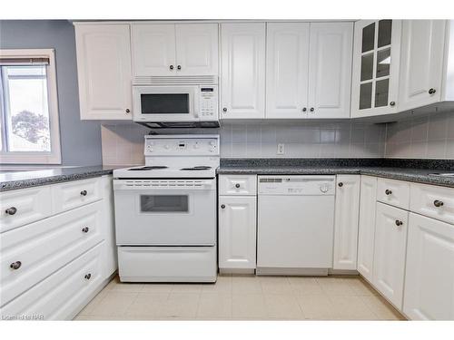 535 Alan Avenue, Welland, ON - Indoor Photo Showing Kitchen