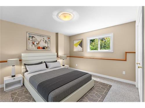 1817 Four Mile Creek Road, Niagara-On-The-Lake, ON - Indoor Photo Showing Bedroom