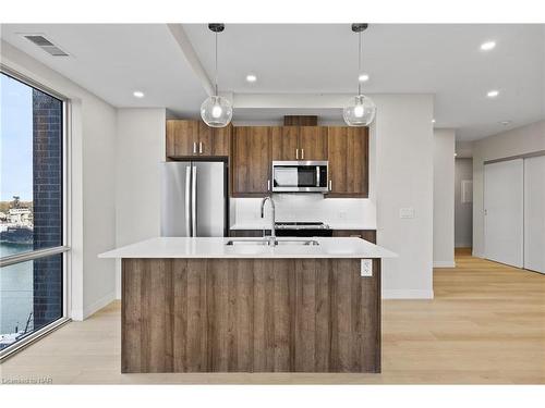 605-118 West Street, Port Colborne, ON - Indoor Photo Showing Kitchen With Stainless Steel Kitchen