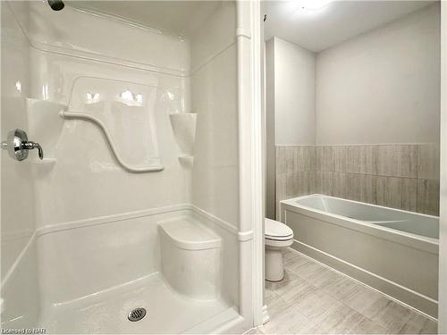 83 Hildred Street, Welland, ON - Indoor Photo Showing Bathroom