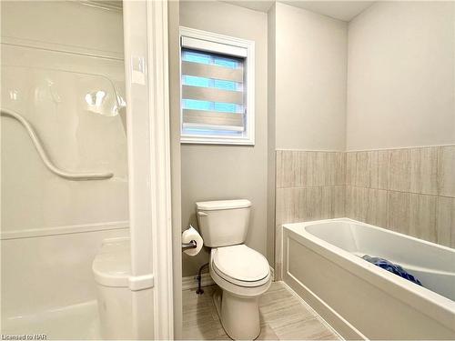 83 Hildred Street, Welland, ON - Indoor Photo Showing Bathroom