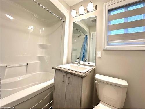 83 Hildred Street, Welland, ON - Indoor Photo Showing Bathroom