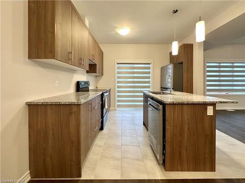 83 Hildred Street, Welland, ON - Indoor Photo Showing Kitchen