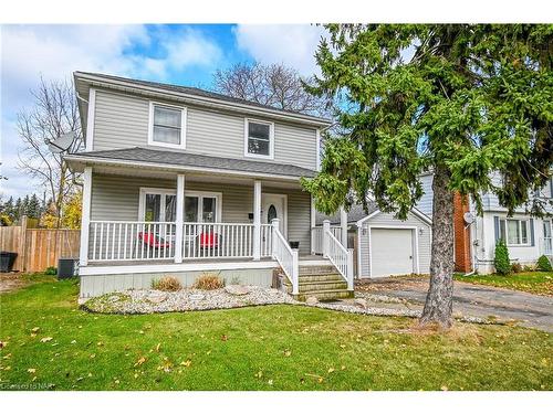 7069 Windsor Crescent, Niagara Falls, ON - Outdoor With Deck Patio Veranda With Facade