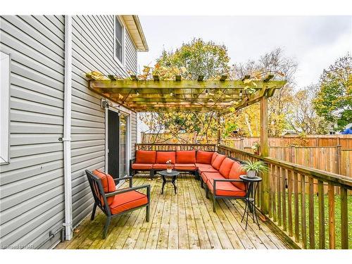 7069 Windsor Crescent, Niagara Falls, ON - Outdoor With Deck Patio Veranda With Exterior