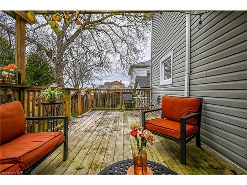 7069 Windsor Crescent, Niagara Falls, ON - Outdoor With Deck Patio Veranda With Exterior