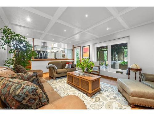 19 Little John Court, Welland, ON - Indoor Photo Showing Living Room