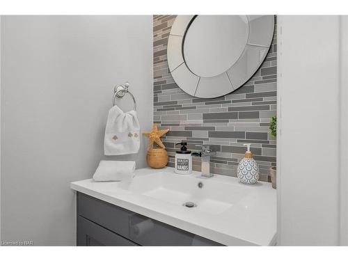 19 Little John Court, Welland, ON - Indoor Photo Showing Bathroom