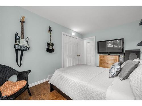 19 Little John Court, Welland, ON - Indoor Photo Showing Bedroom