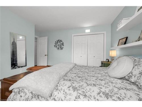 19 Little John Court, Welland, ON - Indoor Photo Showing Bedroom