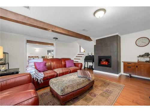 19 Little John Court, Welland, ON - Indoor Photo Showing Living Room With Fireplace