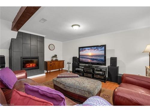 19 Little John Court, Welland, ON - Indoor Photo Showing Living Room With Fireplace