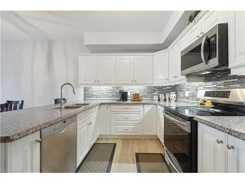 221-4644 Pettit Avenue Avenue, Niagara Falls, ON - Indoor Photo Showing Kitchen With Upgraded Kitchen