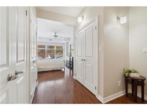 221-4644 Pettit Avenue Avenue, Niagara Falls, ON - Indoor Photo Showing Bedroom