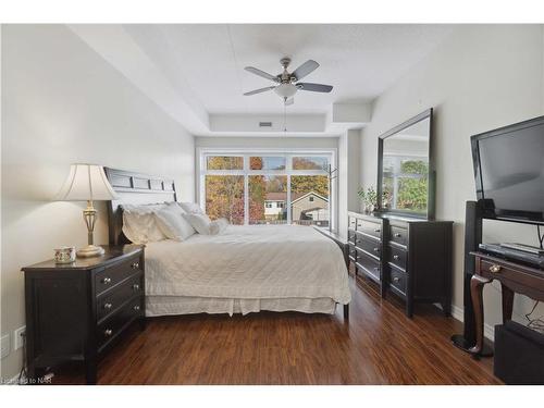 221-4644 Pettit Avenue Avenue, Niagara Falls, ON - Indoor Photo Showing Bedroom