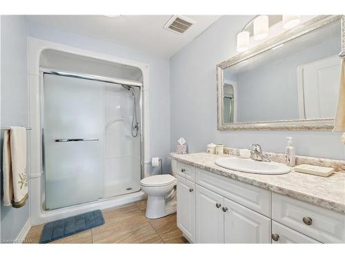 221-4644 Pettit Avenue Avenue, Niagara Falls, ON - Indoor Photo Showing Bathroom