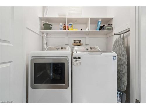 221-4644 Pettit Avenue Avenue, Niagara Falls, ON - Indoor Photo Showing Laundry Room