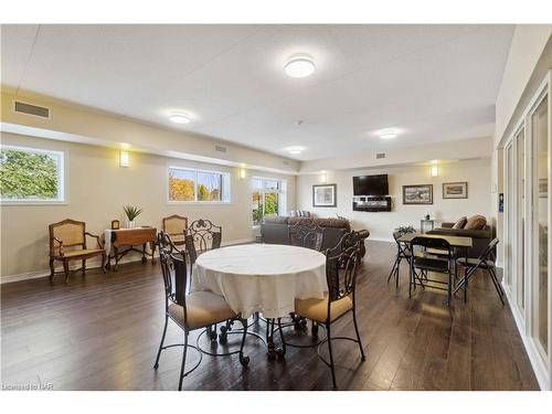 221-4644 Pettit Avenue Avenue, Niagara Falls, ON - Indoor Photo Showing Dining Room