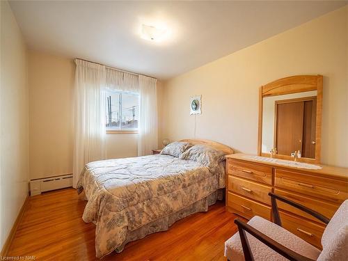 14 Brock Street, Port Colborne, ON - Indoor Photo Showing Bedroom