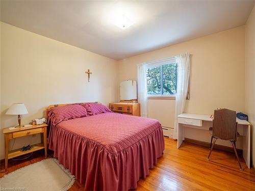 14 Brock Street, Port Colborne, ON - Indoor Photo Showing Bedroom