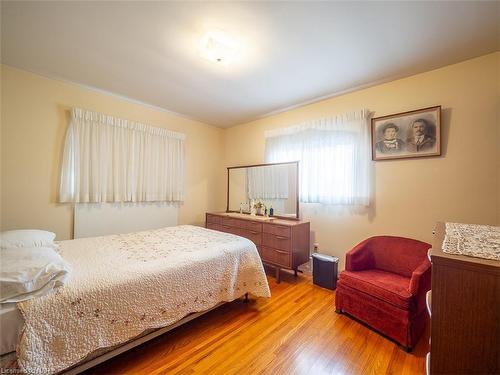 14 Brock Street, Port Colborne, ON - Indoor Photo Showing Bedroom