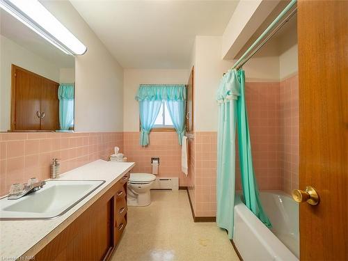 14 Brock Street, Port Colborne, ON - Indoor Photo Showing Bathroom