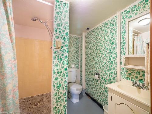 14 Brock Street, Port Colborne, ON - Indoor Photo Showing Bathroom