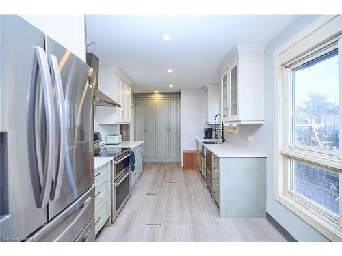 5 Dundonald Street, St. Catharines, ON - Indoor Photo Showing Kitchen