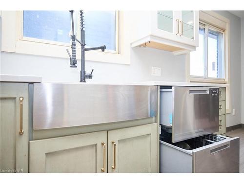 5 Dundonald Street, St. Catharines, ON - Indoor Photo Showing Kitchen