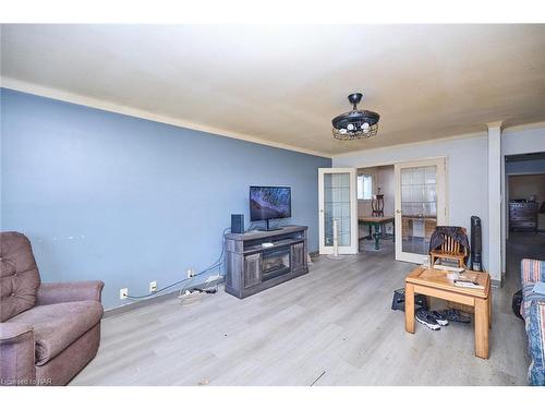 5 Dundonald Street, St. Catharines, ON - Indoor Photo Showing Living Room