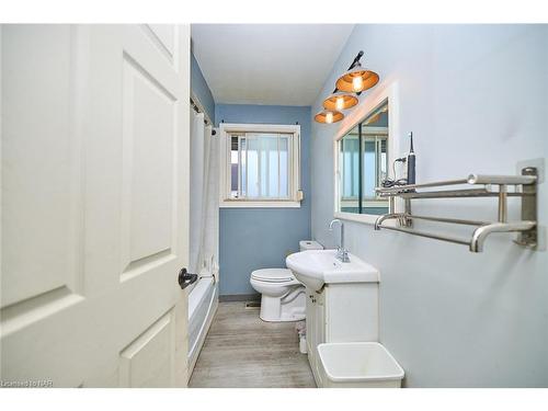 5 Dundonald Street, St. Catharines, ON - Indoor Photo Showing Bathroom