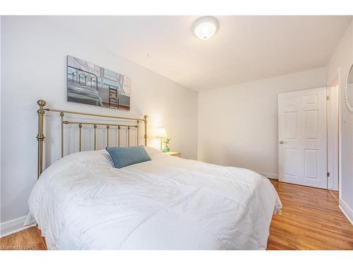 33 Patricia Drive, St. Catharines, ON - Indoor Photo Showing Bedroom