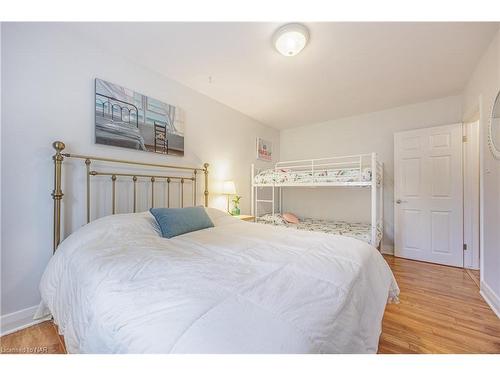 33 Patricia Drive, St. Catharines, ON - Indoor Photo Showing Bedroom