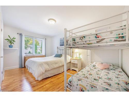 33 Patricia Drive, St. Catharines, ON - Indoor Photo Showing Bedroom