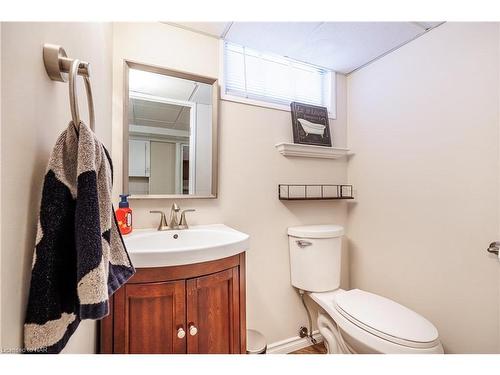 33 Patricia Drive, St. Catharines, ON - Indoor Photo Showing Bathroom