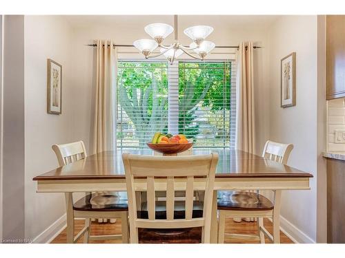 33 Patricia Drive, St. Catharines, ON - Indoor Photo Showing Dining Room