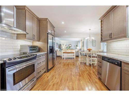 33 Patricia Drive, St. Catharines, ON - Indoor Photo Showing Kitchen