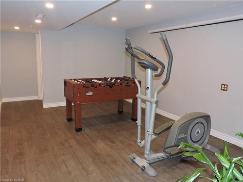 Lower Unit-3137 Kingswood Crescent, Niagara Falls, ON - Indoor Photo Showing Gym Room