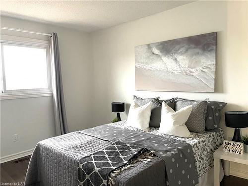 61 Barbican Trail, St. Catharines, ON - Indoor Photo Showing Bedroom