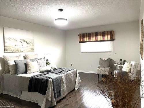 61 Barbican Trail, St. Catharines, ON - Indoor Photo Showing Bedroom