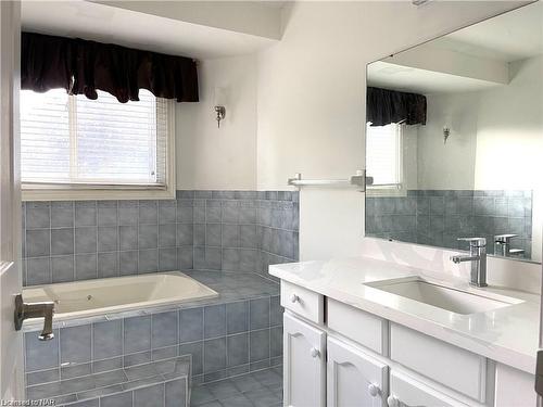 61 Barbican Trail, St. Catharines, ON - Indoor Photo Showing Bathroom