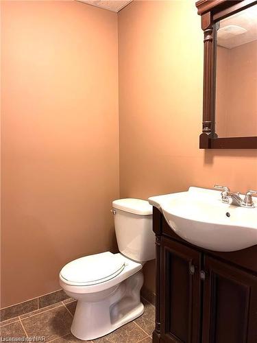 61 Barbican Trail, St. Catharines, ON - Indoor Photo Showing Bathroom