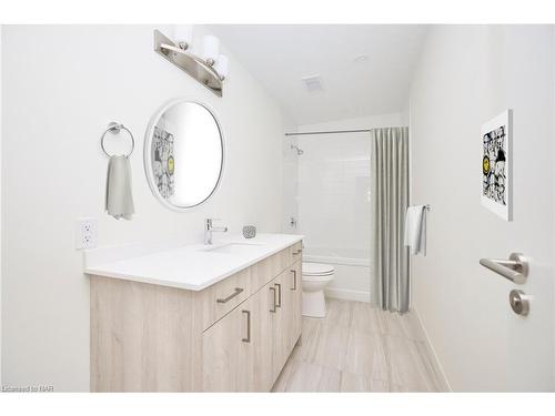 803-118 West Street, Port Colborne, ON - Indoor Photo Showing Bathroom